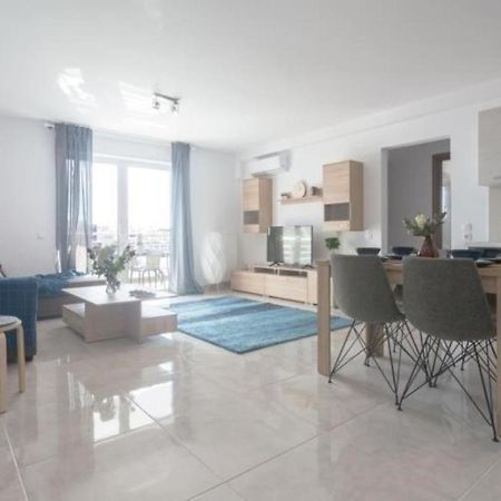 New Spacious Apartment Located In ピレウス エクステリア 写真