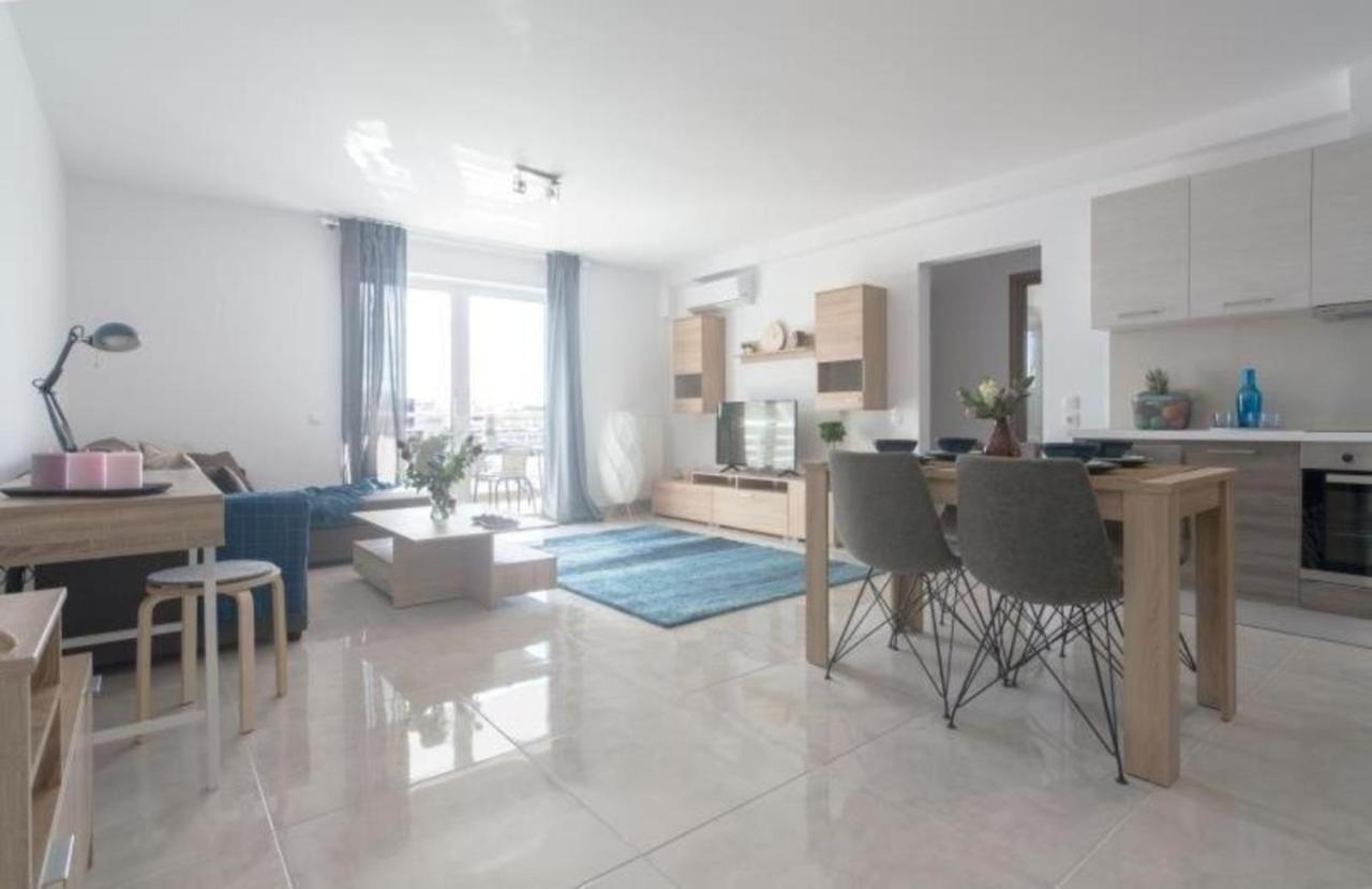 New Spacious Apartment Located In ピレウス エクステリア 写真