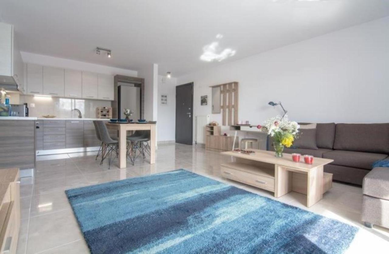 New Spacious Apartment Located In ピレウス エクステリア 写真