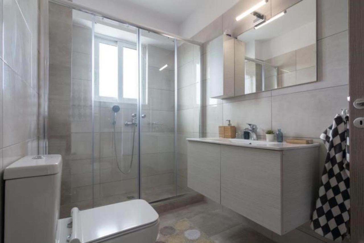 New Spacious Apartment Located In ピレウス エクステリア 写真